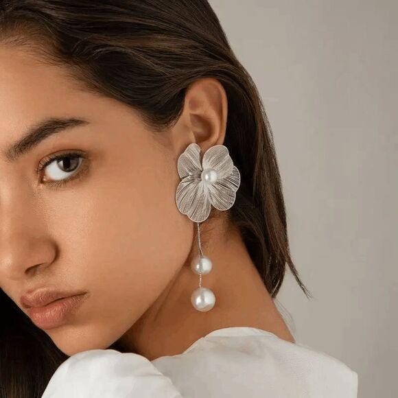 Boho Western Pearl Flower Dangle Earrings - Picture 1 of 3